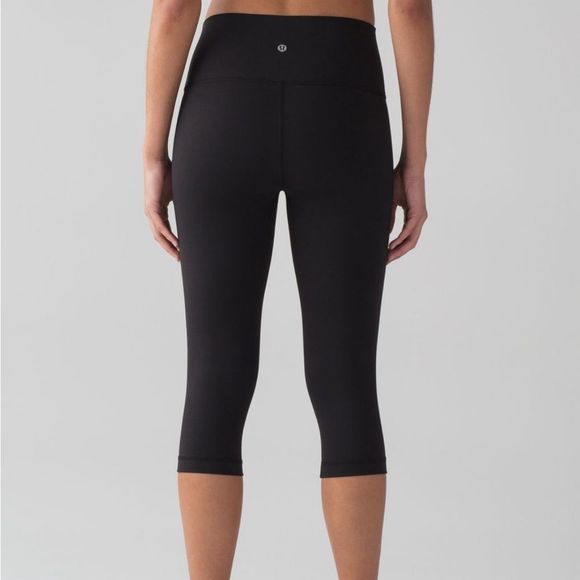 lululemon athletica Pants - Lululemon Wunder Under Hi-Rise 1/2 Tight (Full-On Luxtreme 17") Size 6